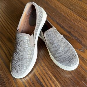 Sofft Crocodile Pattern Slip-On Shoes - Gray